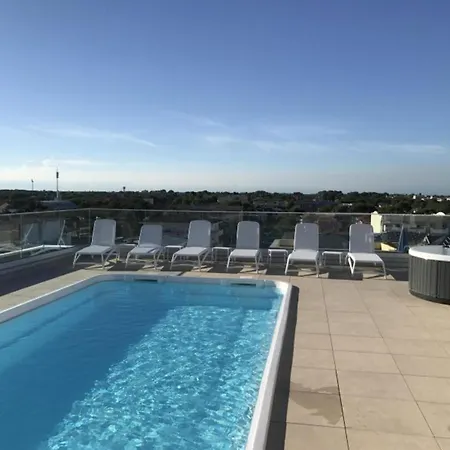 Διαμέρισμα Contemporary Seafront Complex With Pool